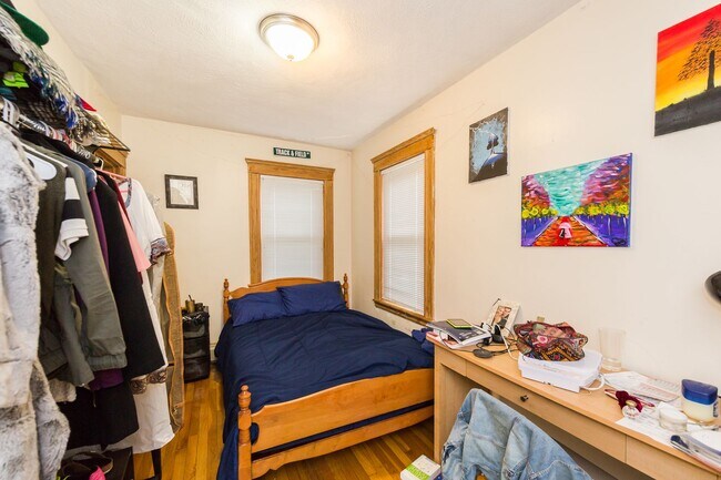 Building Photo - Great Condo style 4 Bedroom Right on Mission Hill!