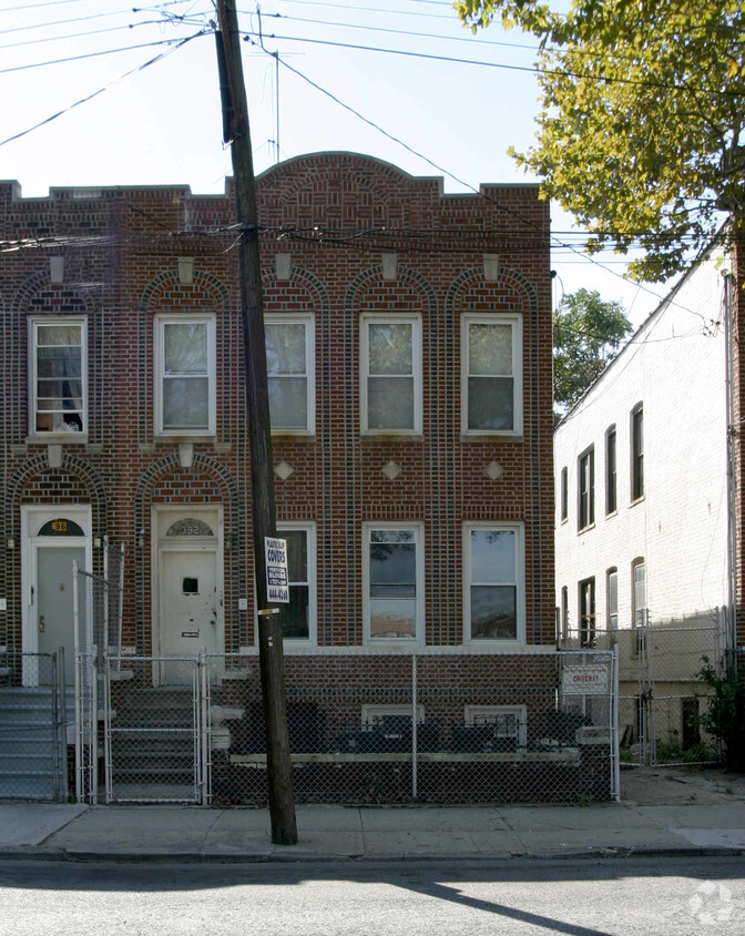 Primary Photo - 392 E 94th St