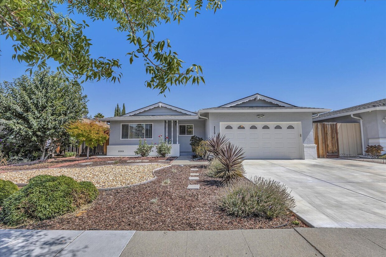 Foto principal - Great Home w/ Top Rated Schools in San Jose