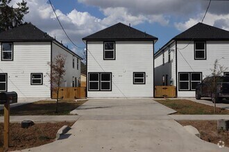 Building Photo - 8217 Bigwood St