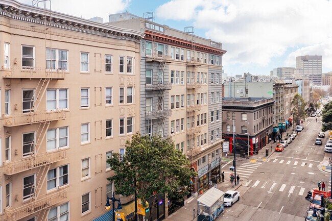 Foto del edificio - La Sonoma Apartments
