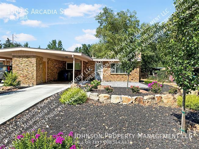 Primary Photo - Charming 2-Bedroom Boise Bench Duplex with...