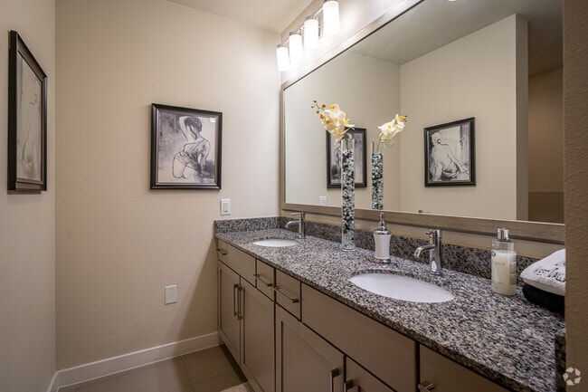 1BR, 1BA - 941SF - 2900 West Dallas