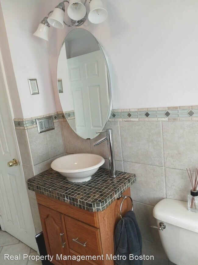 Foto del edificio - 3 br, 1 bath House - 14 Bradford Rd