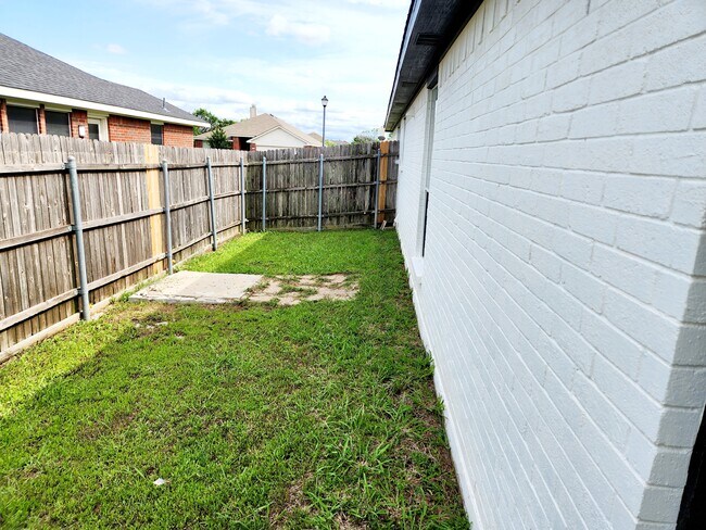 Building Photo - 720 Mackenzie Dr