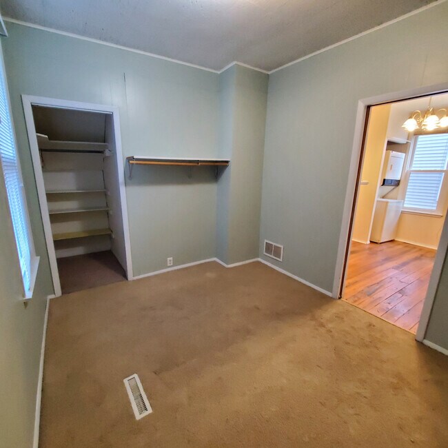 Foto del edificio - 1143 Jenifer