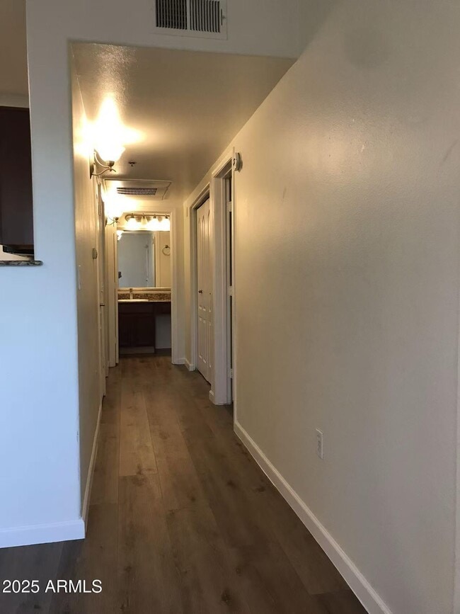 Building Photo - 2134 E Broadway Rd