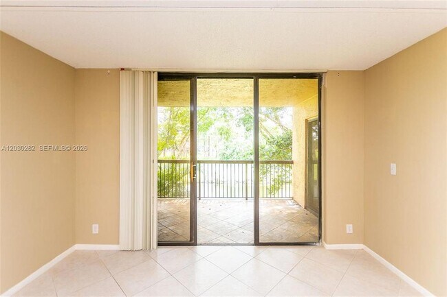Foto del edificio - 5721 Riverside Dr