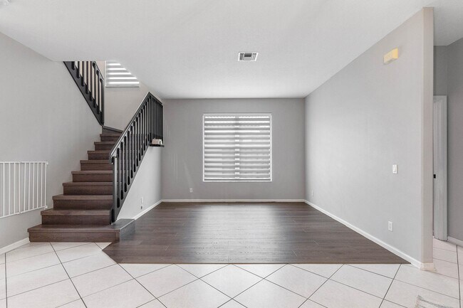 Building Photo - 7069 Middlebury Dr