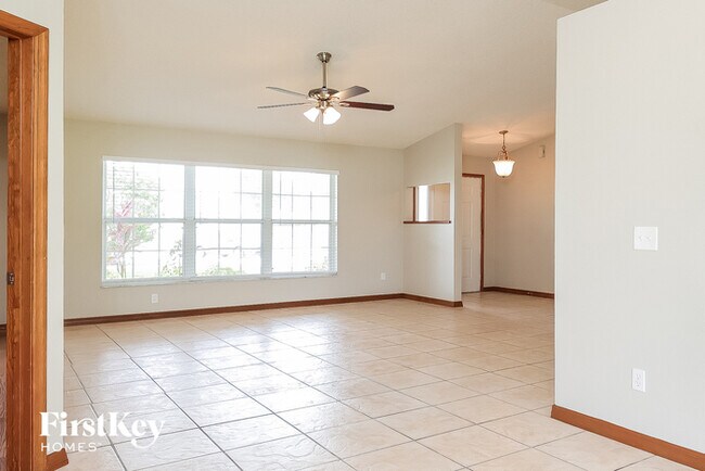 Foto del edificio - 329 Edgewood Ct