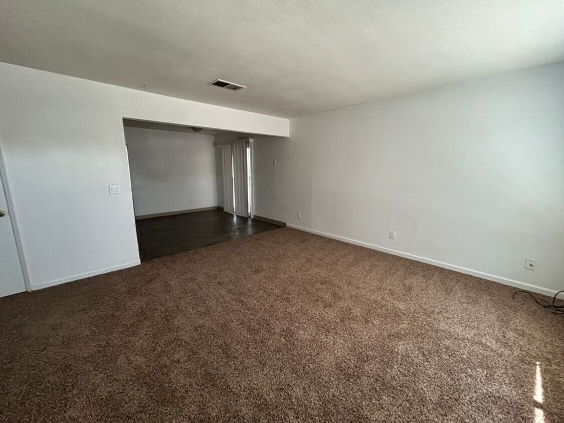 Foto principal - Affordable 3 bedroom 2 bath Apartment