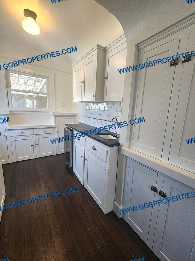 Foto del edificio - Live the Belmont Shore Lifestyle! Beautiful Spanish 2 Bedroom / 1 Bath Home w/ Garage