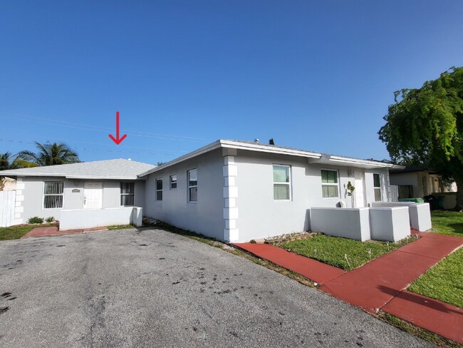 Building Photo - 18725 SW 100th Ave
