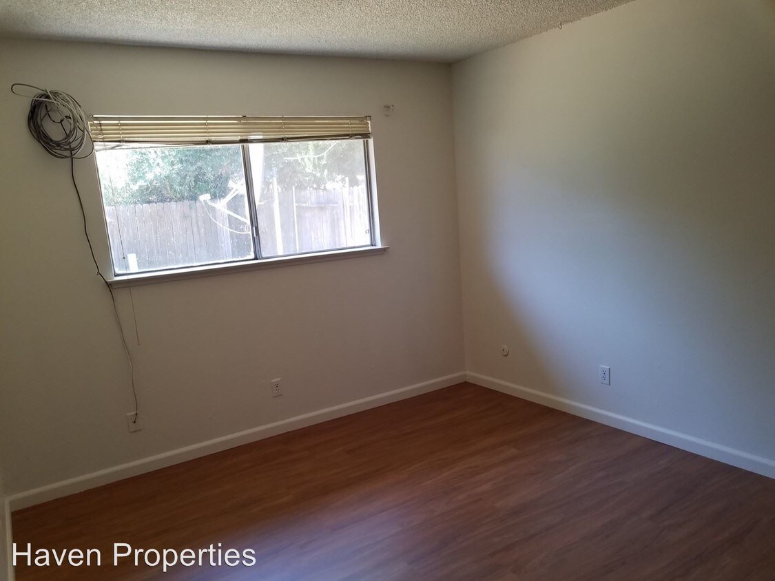 Primary Photo - 2720-2724 Bravado Dr