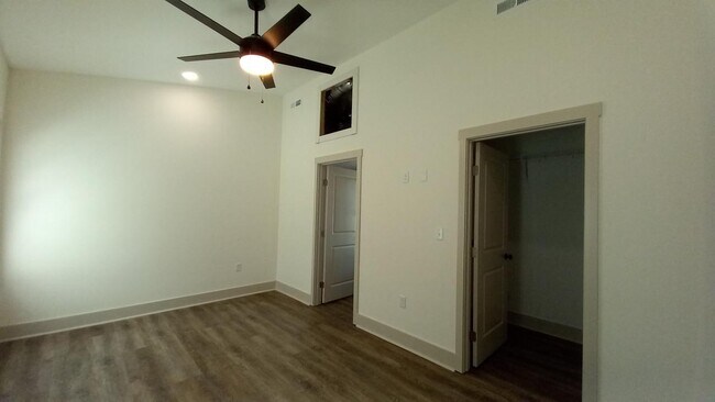 Foto del edificio - 1089 Long Hollow Rd