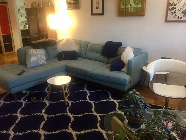 Foto del edificio - 99 Pond Ave