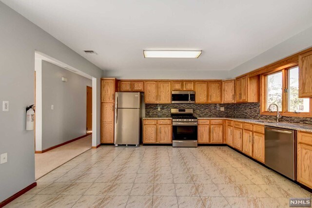 Foto del edificio - 755 3rd St