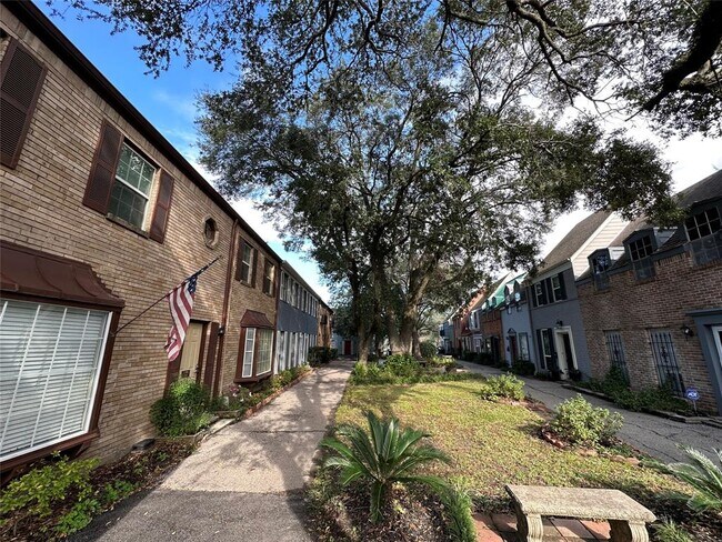 Foto del edificio - 5208 Arboles Dr