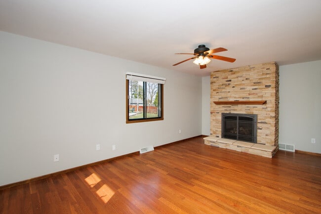 Building Photo - 7146 S 38th St