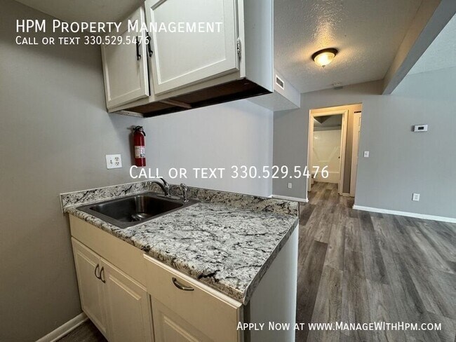 Foto del edificio - 4233 Middlebranch Ave NE