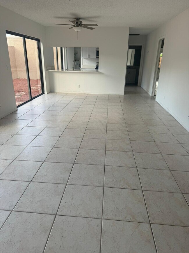 Foto del edificio - 2055 SW 24th Cir