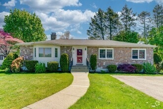Building Photo - 24 Great Meadow Rd