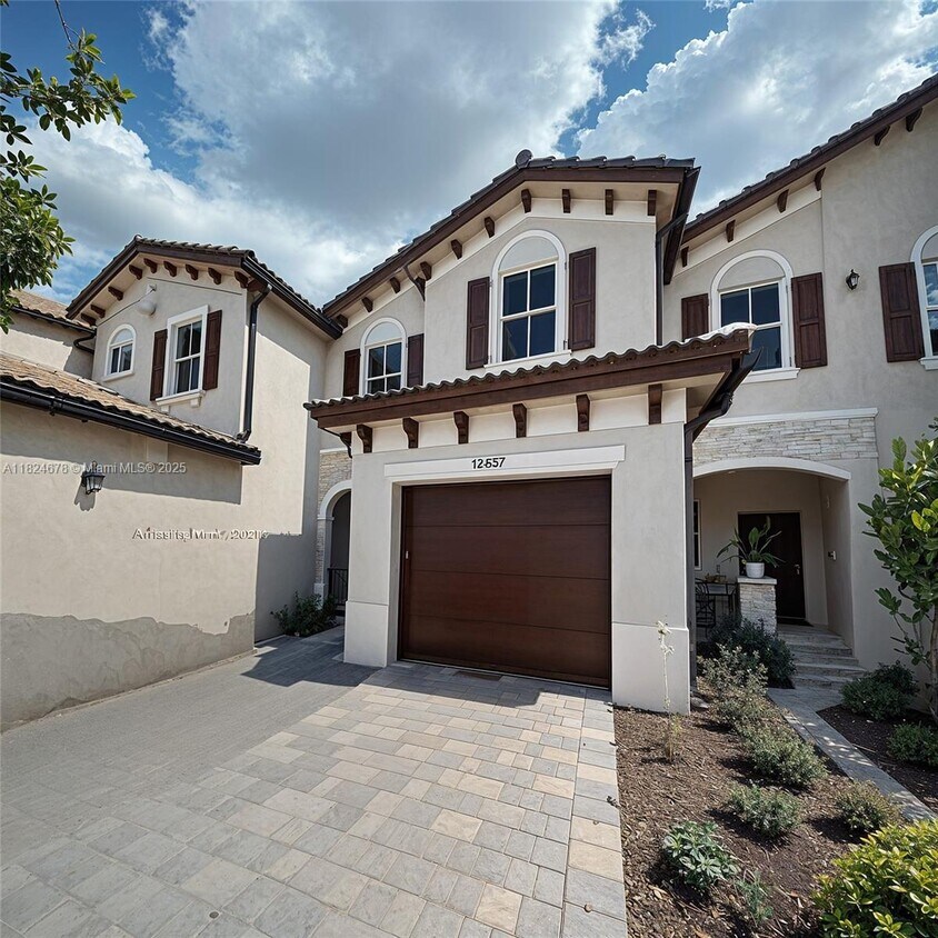 Foto principal - 12851 NW 23rd Pl