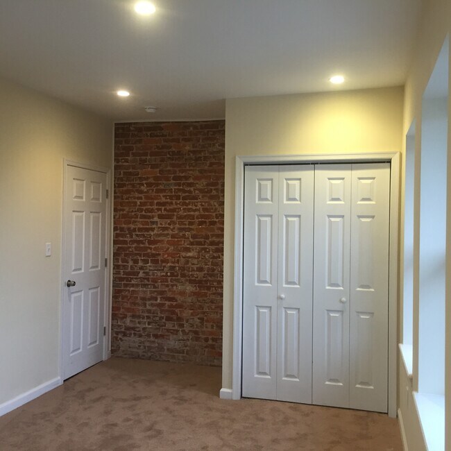 Building Photo - 501 S 52nd St