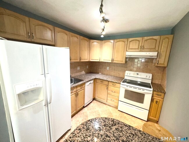 Building Photo - 308 Meadowside Rd
