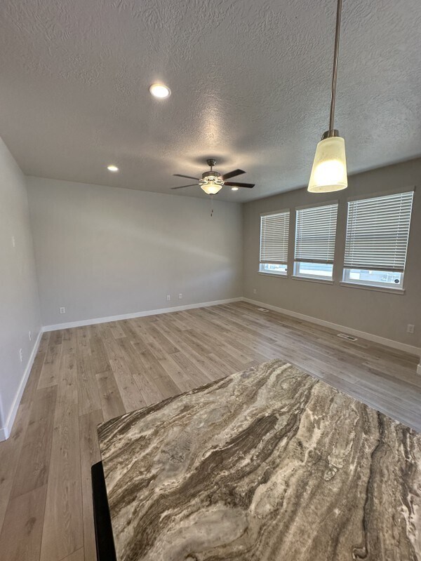 Building Photo - 4114 W Harmony Dr