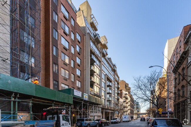 Building Photo - Chelsea Club