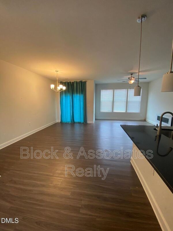 Foto del edificio - 1308 Compass Dr