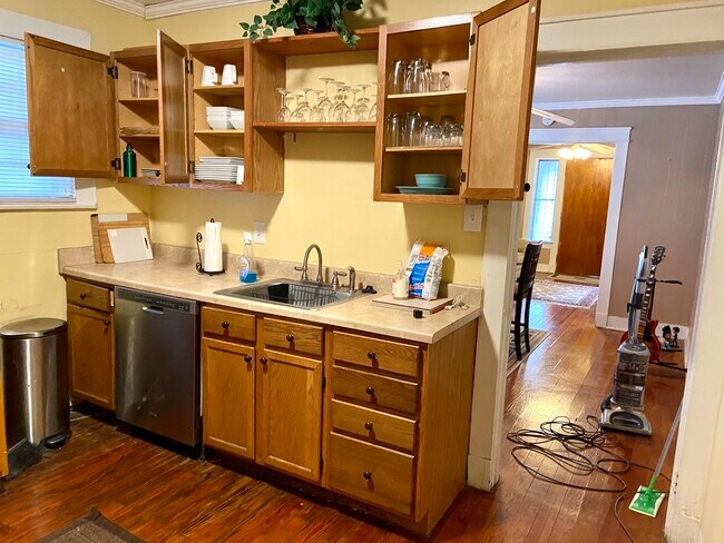 Kitchen, dishwasher and cabinets - 1028 Cherokee St