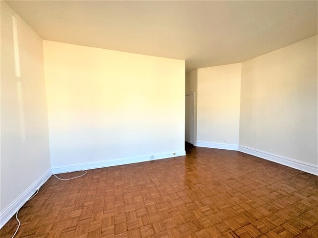 Building Photo - 3606 N Racine Ave