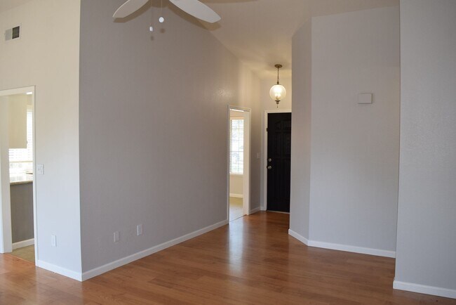 Building Photo - 1209 Ross Ct