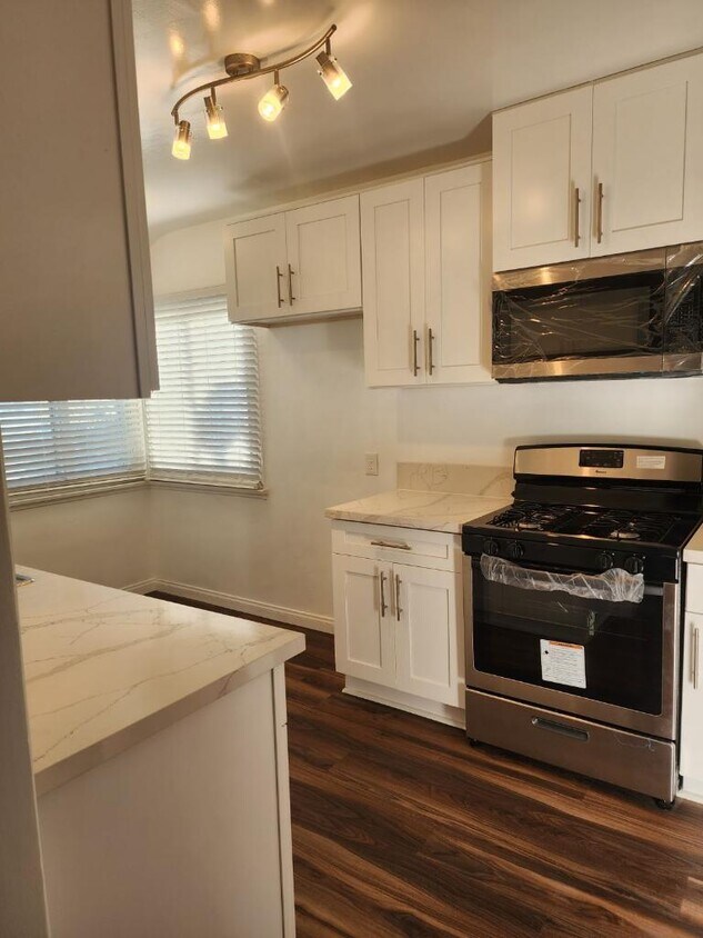 remodeled kitchen - 2708 W 85th St