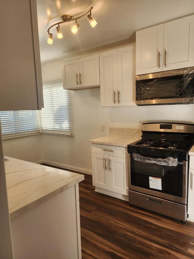 remodeled kitchen - 2708 W 85th St