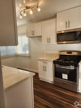 Building Photo - 2708 W 85th St