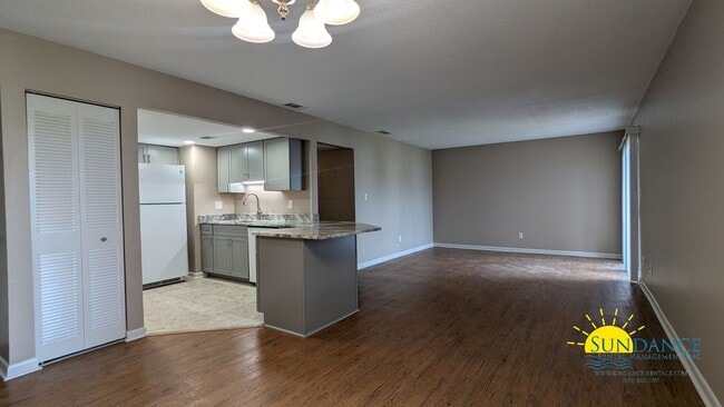 Building Photo - 2-Bedroom Condo with Direct Water Access and Scenic Views!