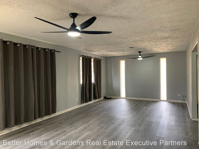 Building Photo - 4 br, 1.5 bath House - 138 Hickory Dr. S Cir