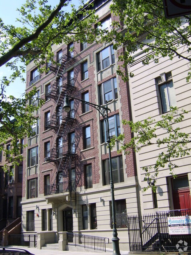 Foto del edificio - 103-05 W 120 St