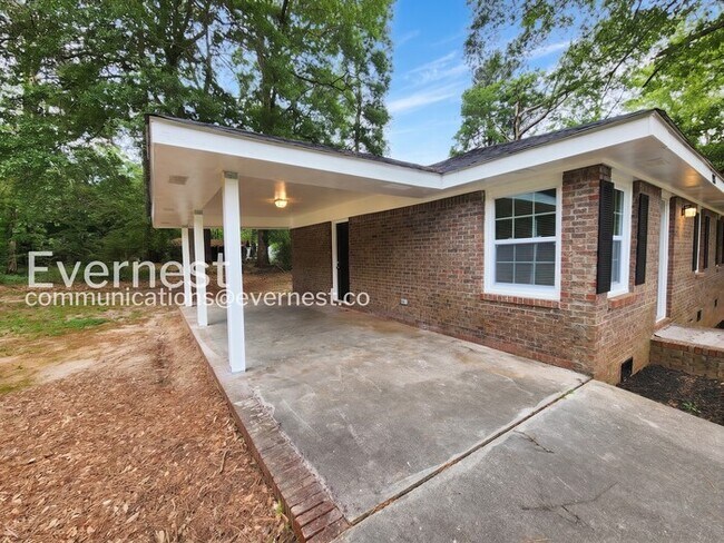 Foto del edificio - 908 Hickory Dr