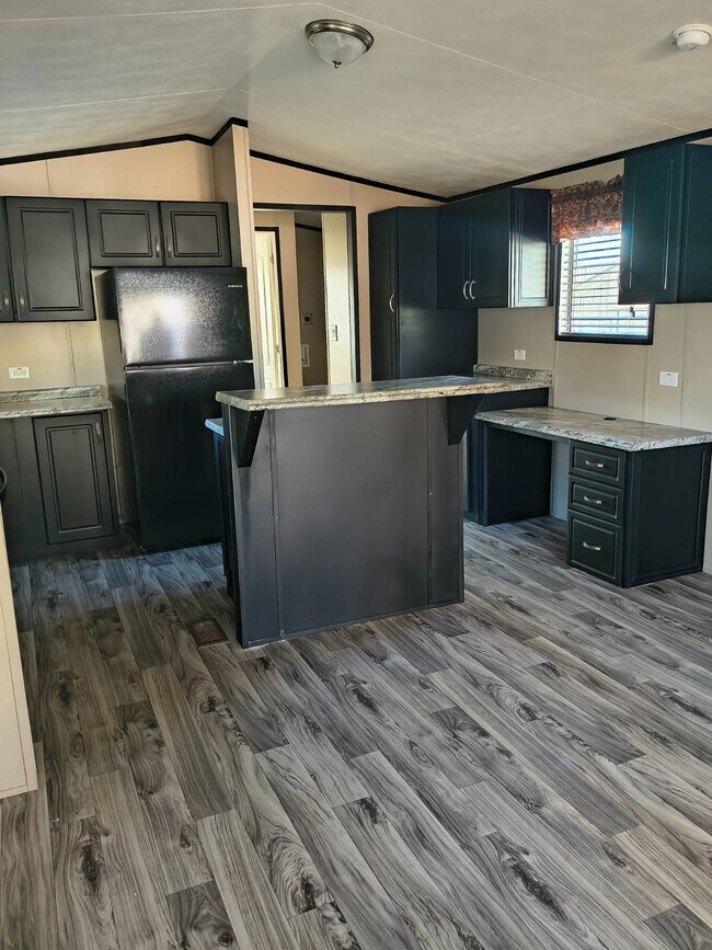 Building Photo - 1214 Roseport Rd