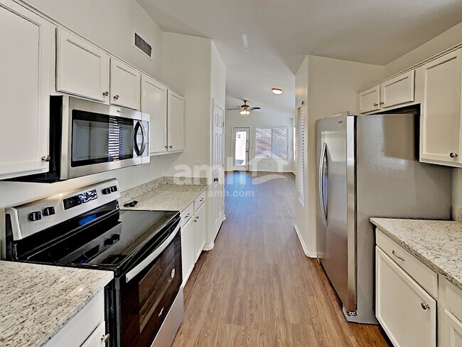 Building Photo - 2202 E Arabian Dr