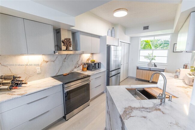 Foto del edificio - 3255 NE 184th St