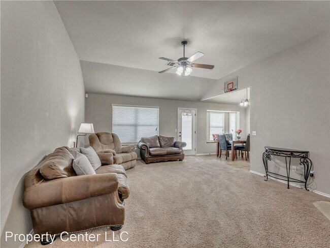 Building Photo - 3 br, 2 bath House - 701 Apple Tree Ln
