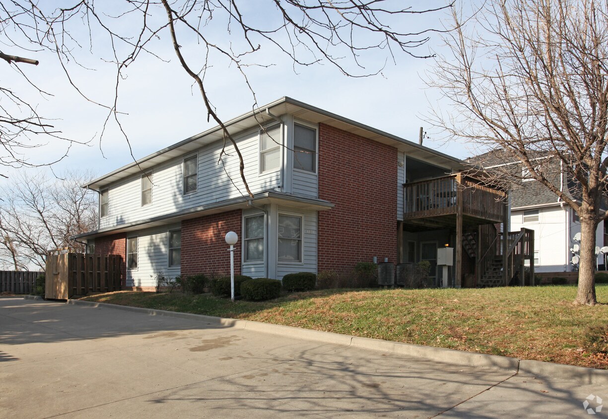 Primary Photo - 4132 Thompson St