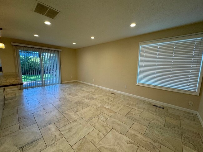 Building Photo - 5495 NW Innisbrook Pl
