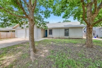 Building Photo - 2608 Lazy Oaks Dr