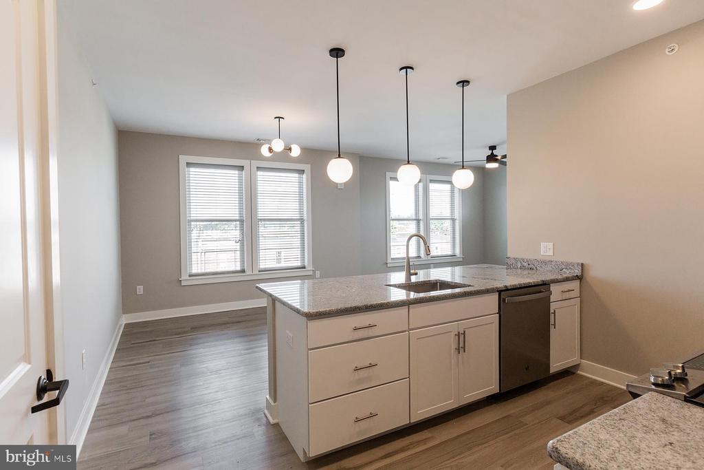 213UNIT213UN11 JACKSON St, Rohrerstown, PA 17603 Room for Rent in